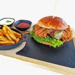 Burger crispy de pui,cartofi, sosuri 490g
