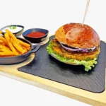 Burger veggie, cartofi, sosuri 440g