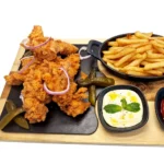 Crispy de pui, cartofi, sosuri 500g